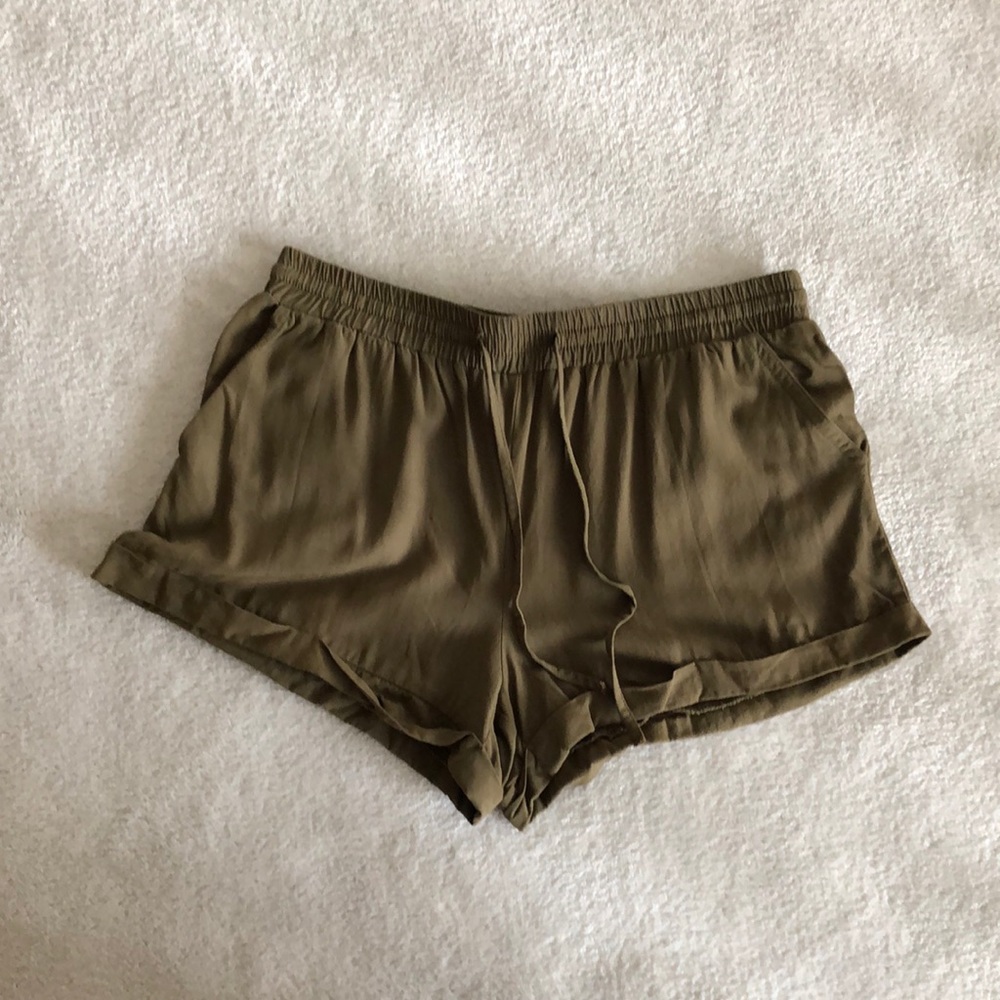 F21 khaki green shorts